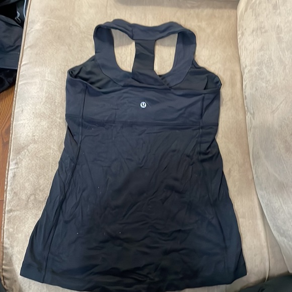 Lululemon Scoop Neck Tank Top. Size 4 - Picture 2 of 3
